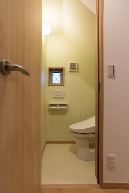 黄緑のトイレ